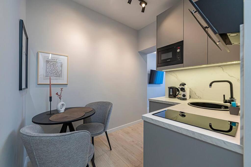 Lovely 1Bd Central Apartment By Hostlovers Κάουνας Εξωτερικό φωτογραφία