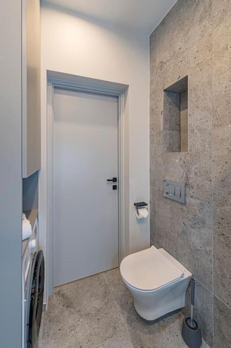Lovely 1Bd Central Apartment By Hostlovers Κάουνας Εξωτερικό φωτογραφία